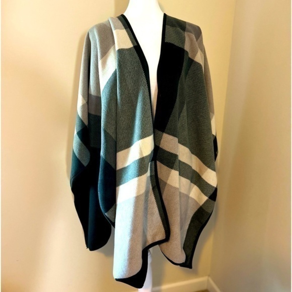 NWT Women's IKE BEHAR Reversible Fashion Wrap Black Fleece blanket shawl Jacket
